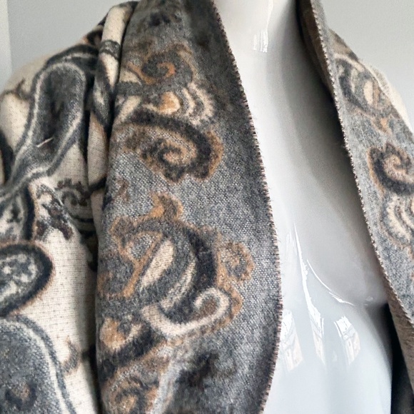 Lord & Taylor Pashmina Scarf, - Picture 2 of 8